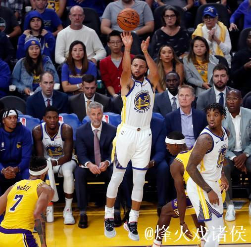 库里16分布朗尼5中1 勇士大胜湖人季前赛5连胜